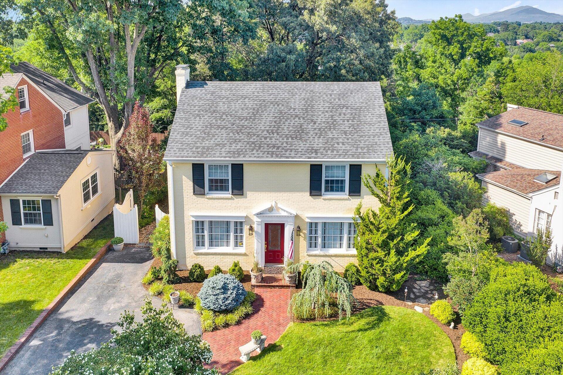 2311 Mt Vernon Road Southwest Roanoke, VA 24015 - Photo 3 of 52 02-060620220116