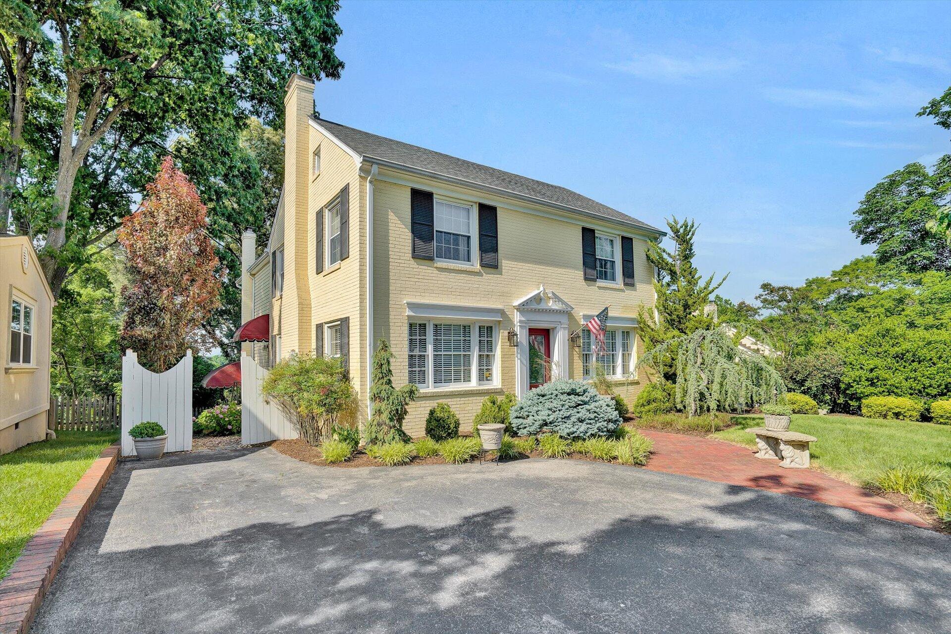 2311 Mt Vernon Road Southwest Roanoke, VA 24015 - Photo 4 of 52 03-060620220107