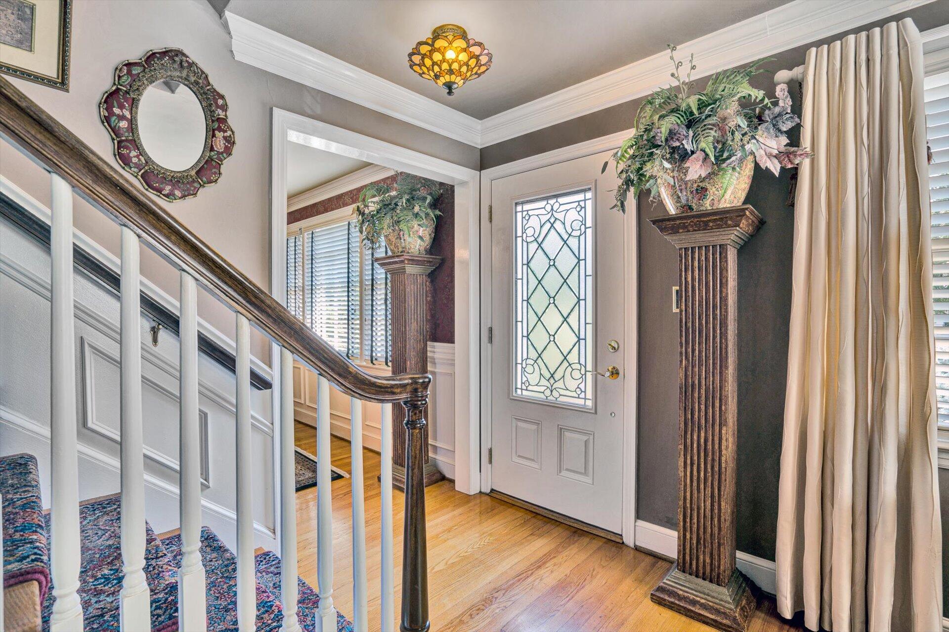 2311 Mt Vernon Road Southwest Roanoke, VA 24015 - Photo 5 of 52 Foyer