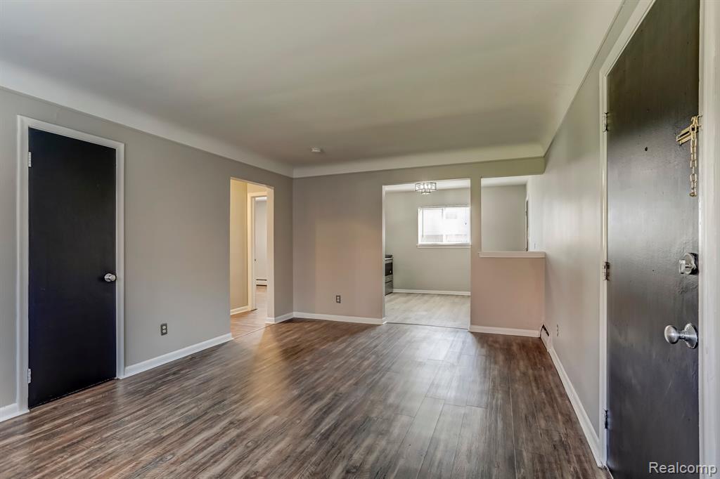 629 West Maple Road, Unit 5 Clawson, MI 48017 - Photo 5 of 14