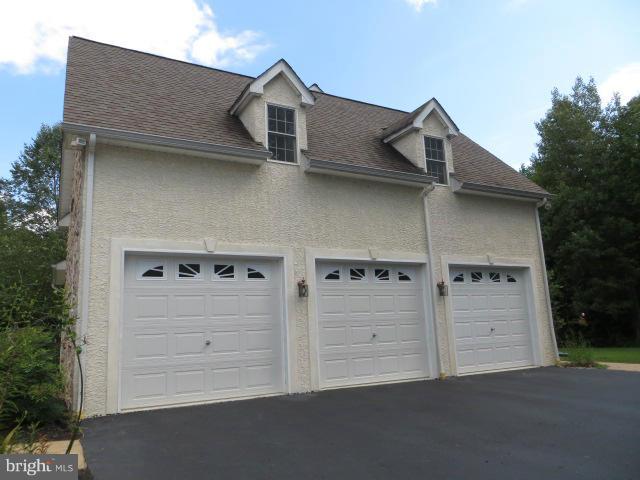 28 Wood Chip Road Elkton, MD 21921 - Photo 22 of 26 ATTACHED 3 CAR GARAGE