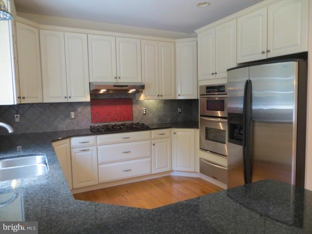 28 Wood Chip Road Elkton, MD 21921 - Photo 6 of 26 STAINLESS APPLIANCES AND GAS COOK TOP