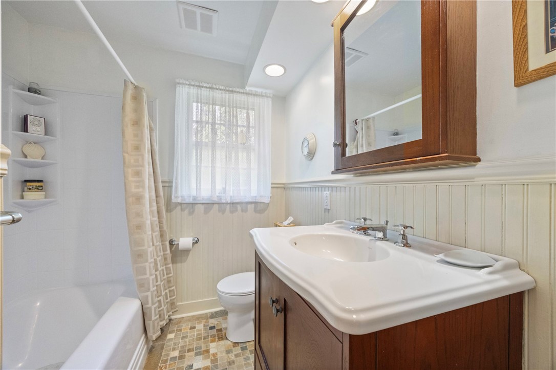 112 Washington Road Pittsford, NY 14534 - Photo 22 of 37 Bathroom