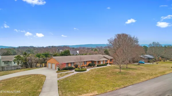 $885,000 | 1245 South Heritage Drive, Maryville, TN 37803