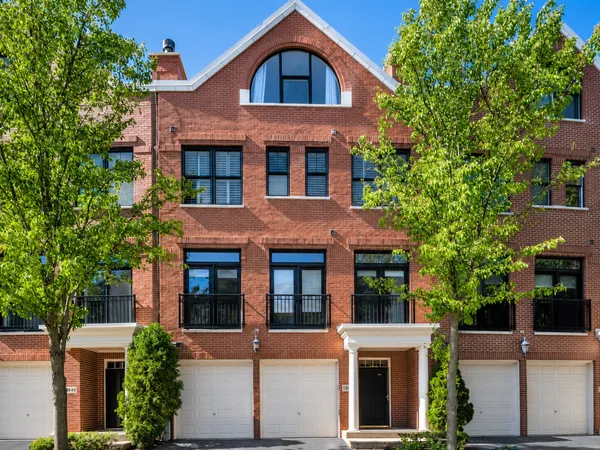 $899,000 | 1842 Admiral Court, Glenview, IL 60026
