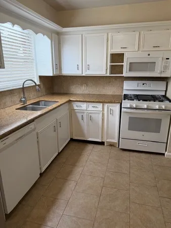 $1,600 | 3021 15th Avenue North, Texas City, TX 77590