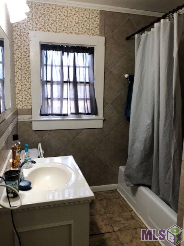 601 Osage Street Franklin, LA 70538 - Photo 11 of 21 HOUSE BATHROOM 1