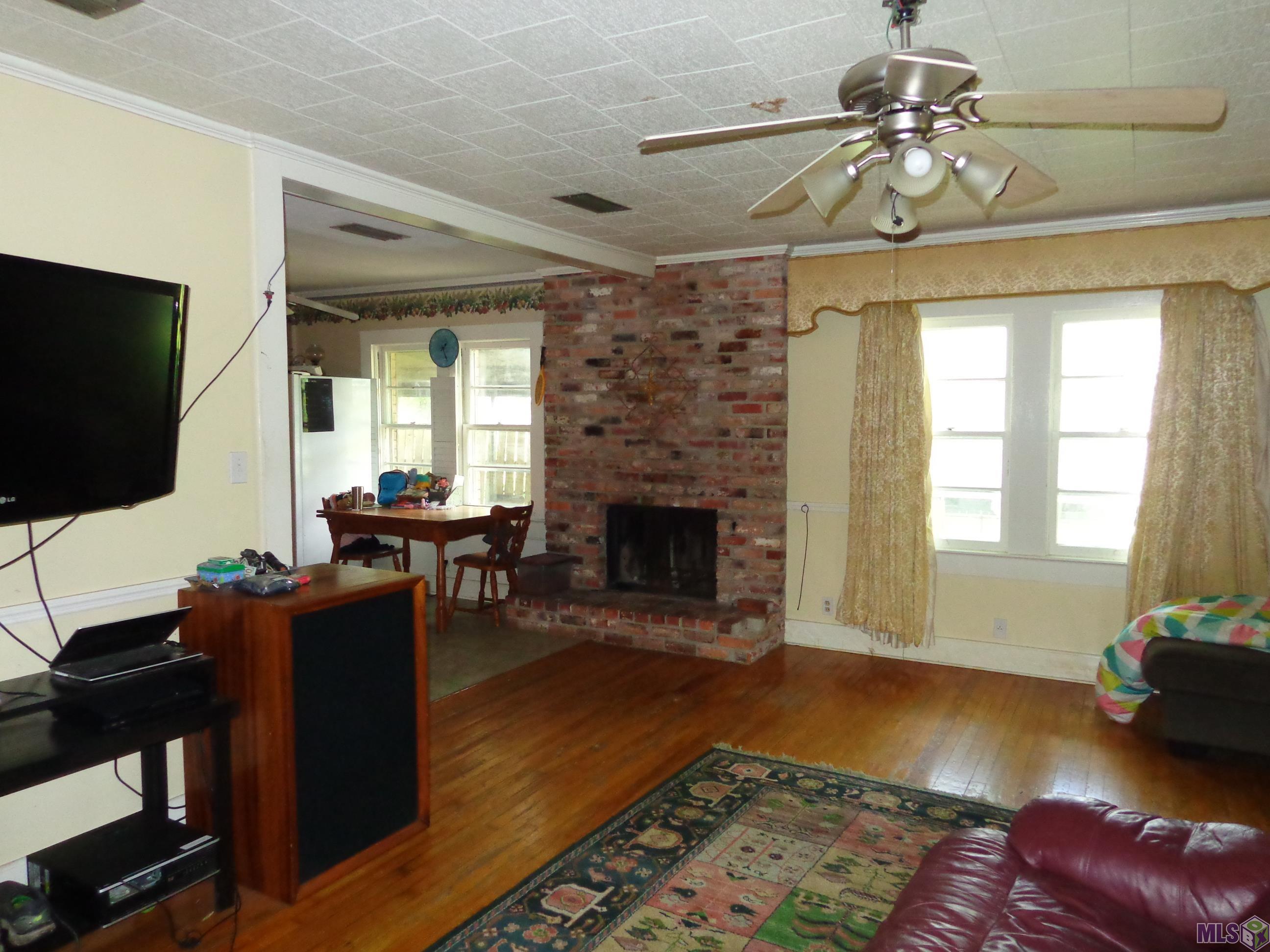 601 Osage Street Franklin, LA 70538 - Photo 4 of 21 HOUSE LIVING ROOM VIEW