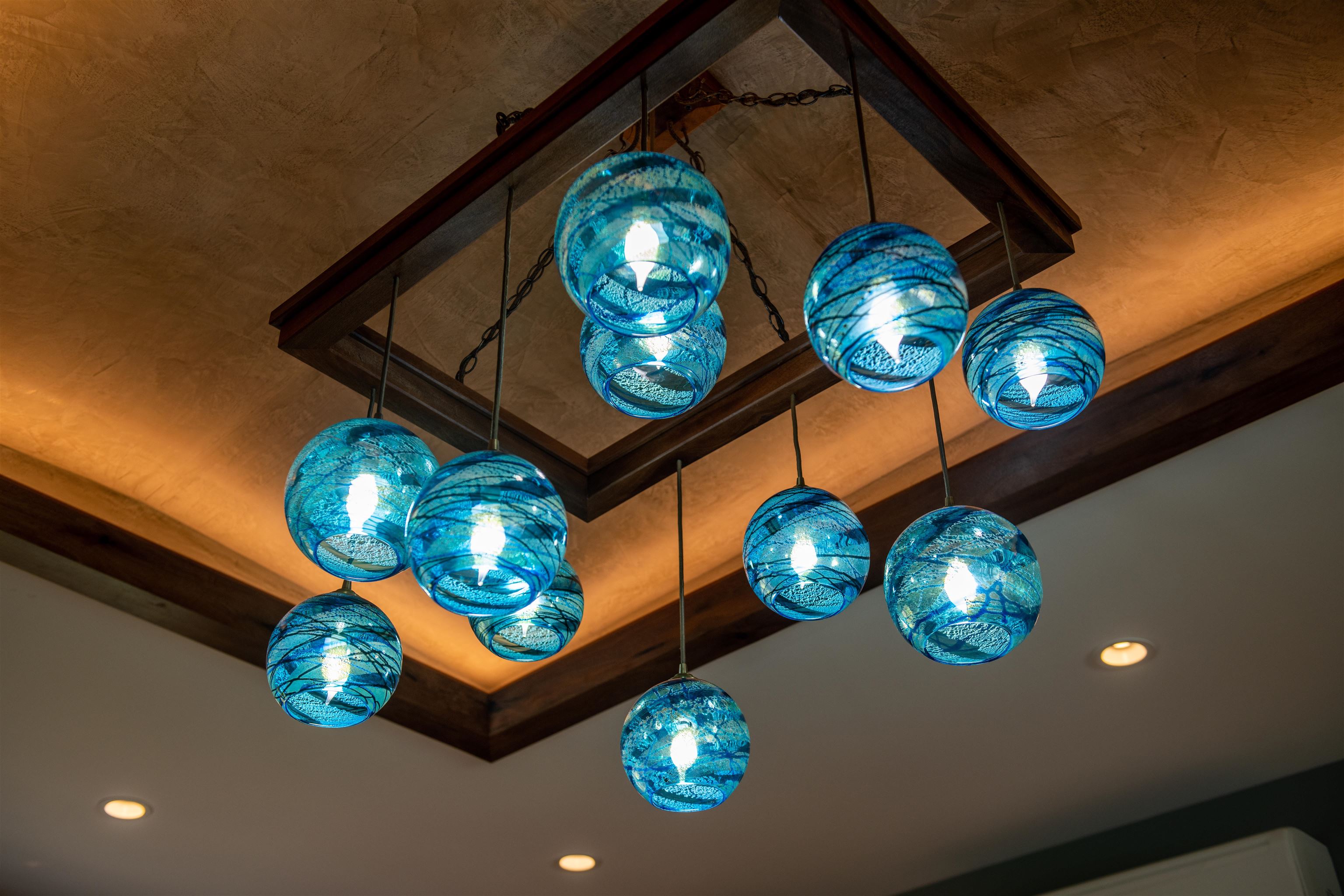 65 North Holokai Road Haiku, HI 96708 - Photo 11 of 50 a room with lots of potted plants on it