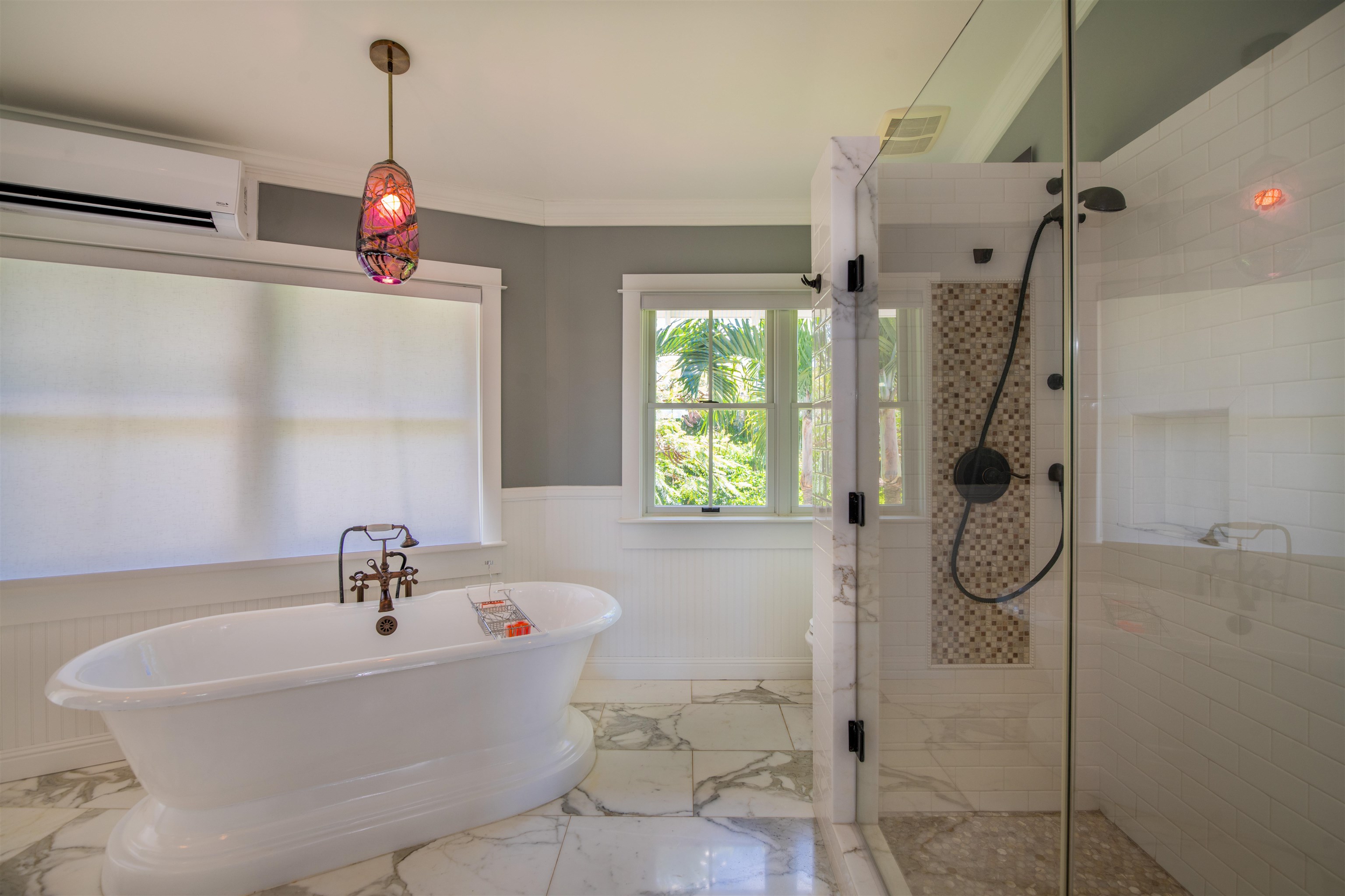 65 North Holokai Road Haiku, HI 96708 - Photo 20 of 50 a white bath tub sitting next to a window
