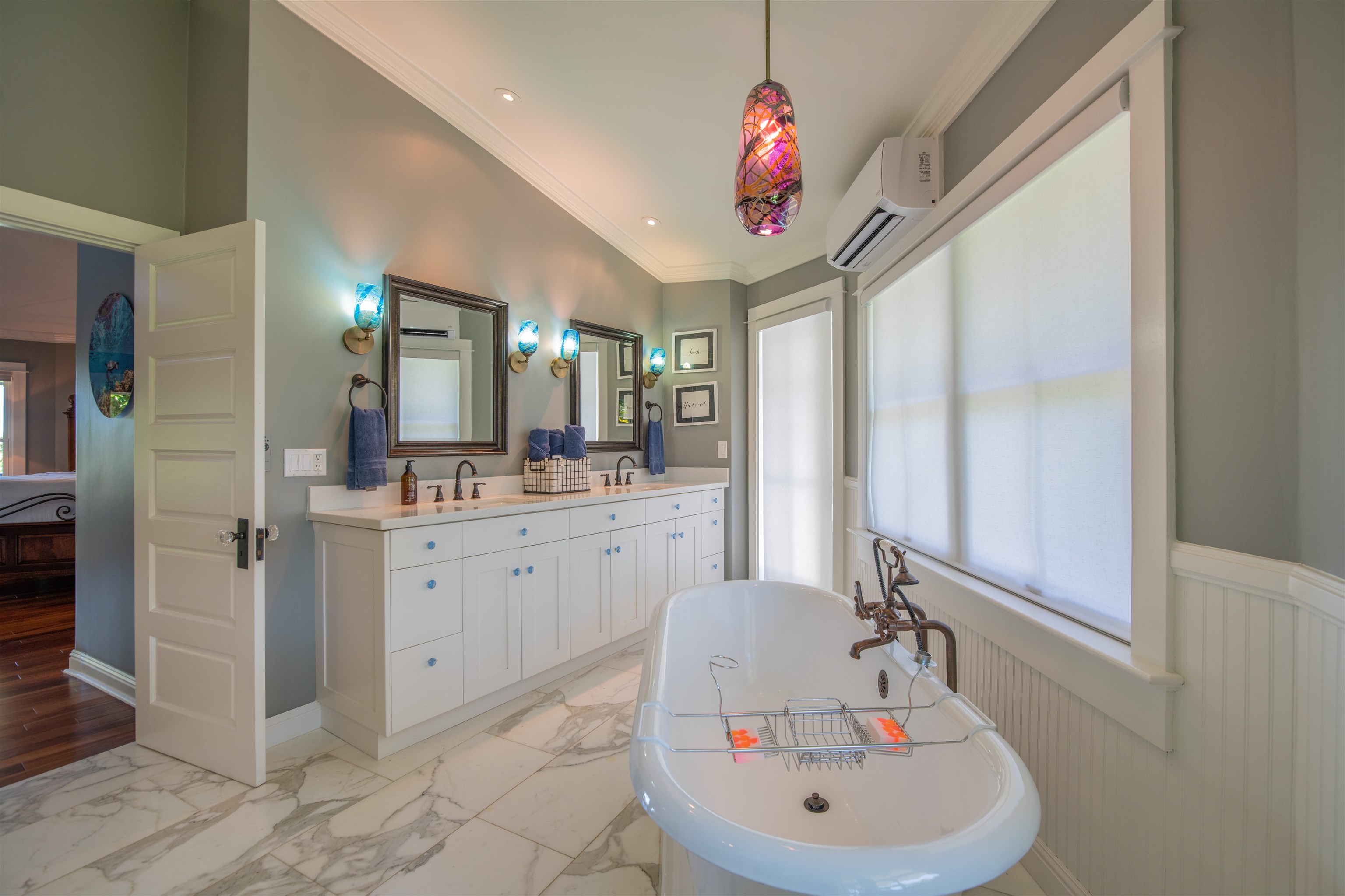 65 North Holokai Road Haiku, HI 96708 - Photo 21 of 50 a bathroom with a sink a bathtub and a mirror