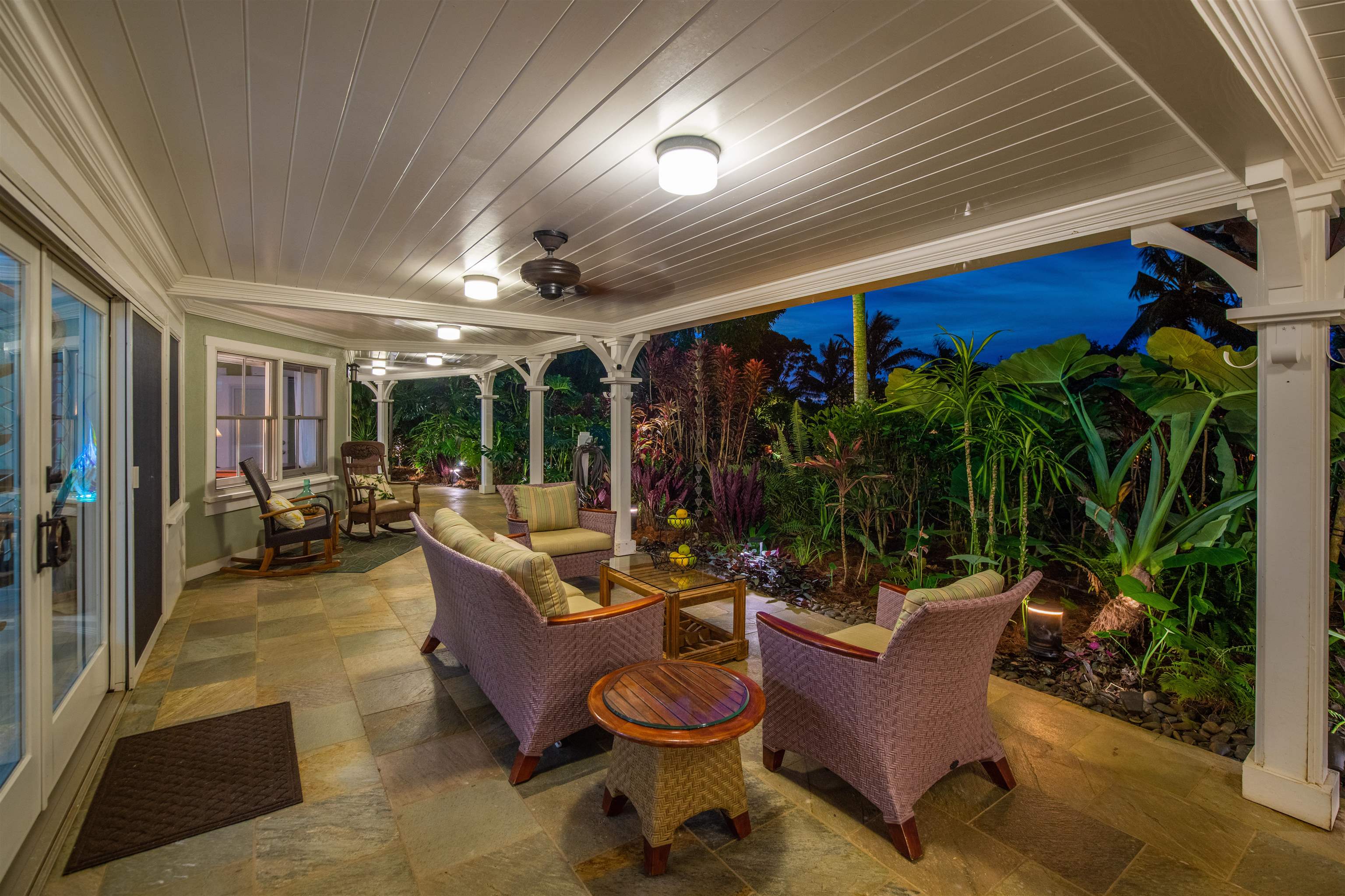 65 North Holokai Road Haiku, HI 96708 - Photo 31 of 50 a living room with patio furniture and a potted plant