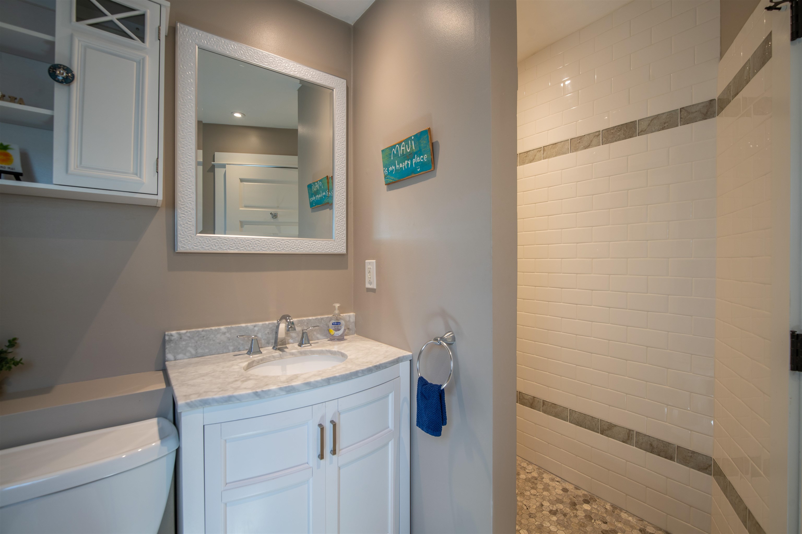 65 North Holokai Road Haiku, HI 96708 - Photo 37 of 50 a bathroom with a sink and a mirror