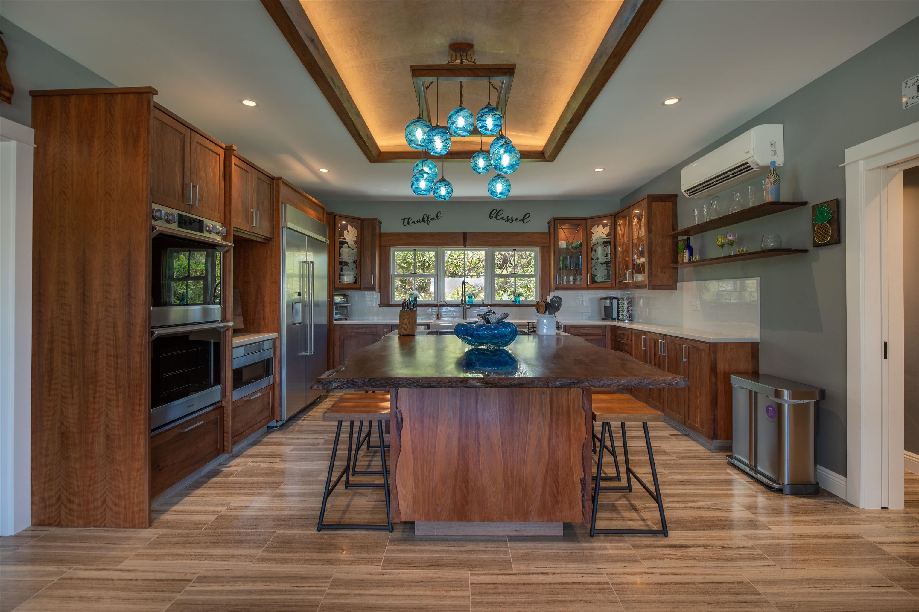 65 North Holokai Road Haiku, HI 96708 - Photo 9 of 50 a view of a dining room with furniture a chandelier and wooden floor