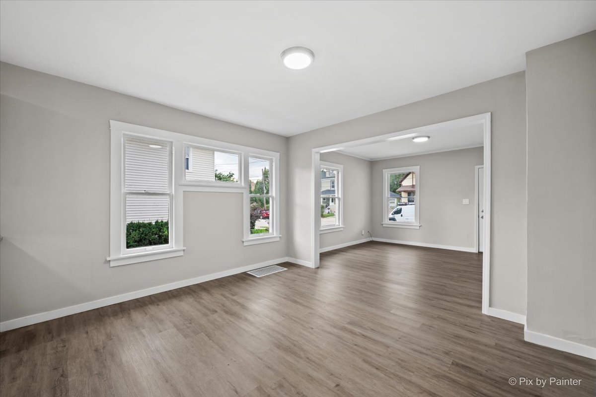 311 Locust Street Elgin, IL 60123 - Photo 12 of 32 Gallery Image 12