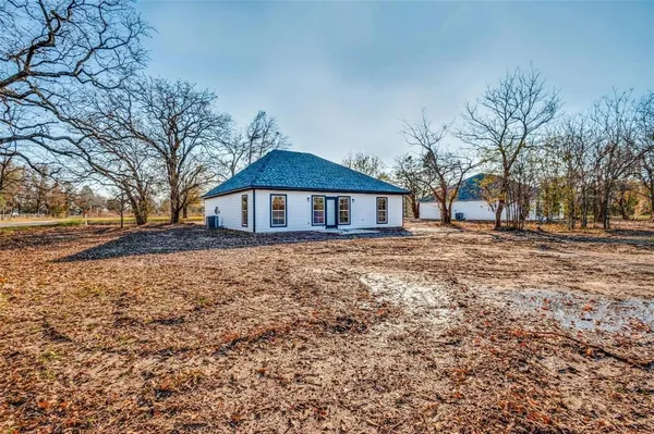 $248,000 | 420 Kelly Lane, Seven Points, TX 75143
