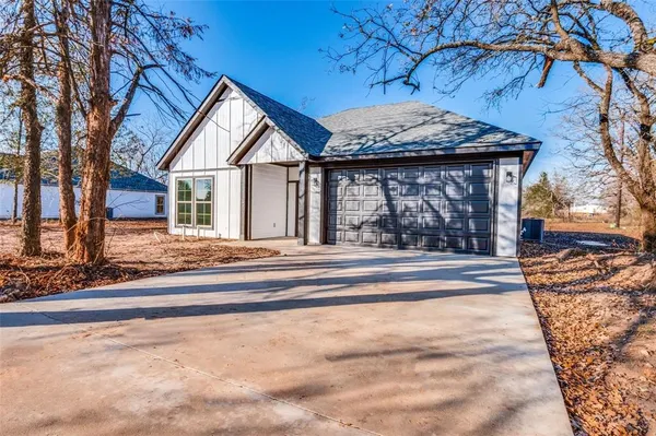 $248,000 | 420 Kelly Lane, Seven Points, TX 75143