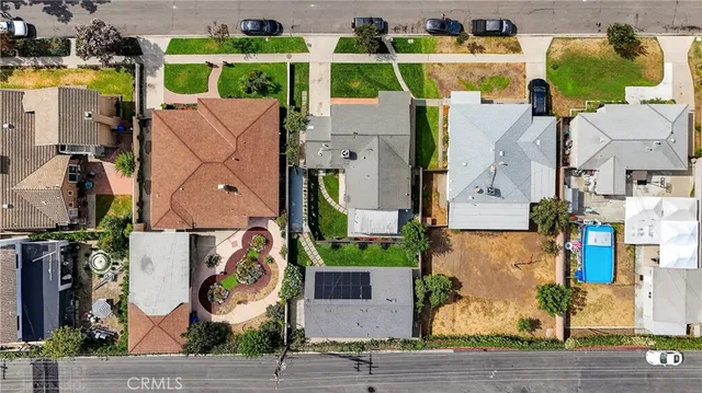 a view front of house with a yard