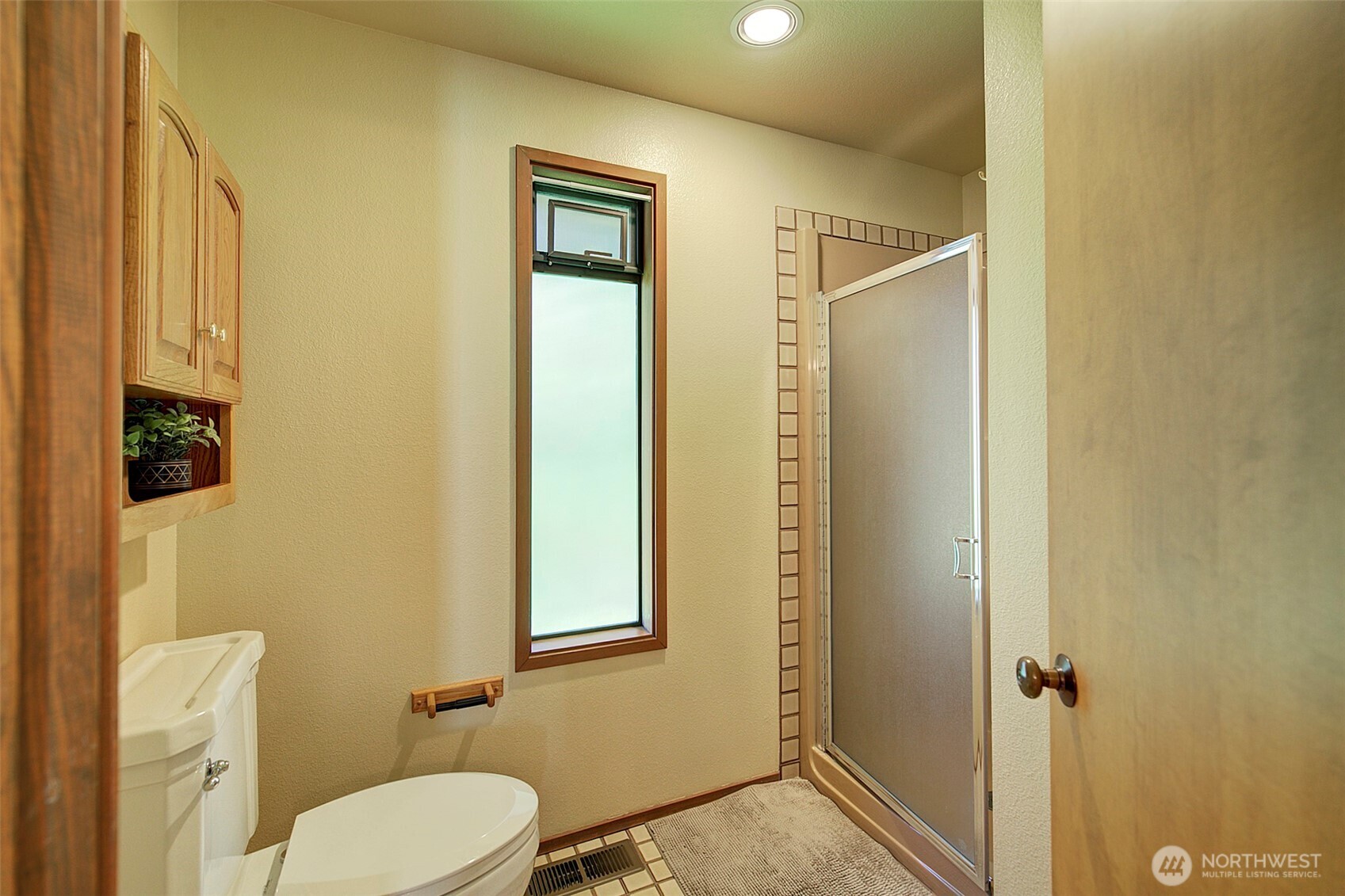 9430 Hoeder Lane Bothell, WA 98011 - Photo 19 of 39 a bathroom with a toilet a sink and shower