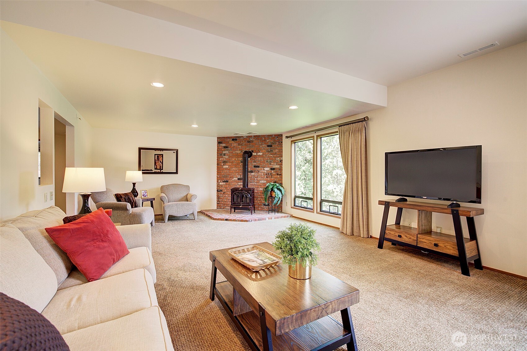 9430 Hoeder Lane Bothell, WA 98011 - Photo 26 of 39 a living room with furniture and a flat screen tv
