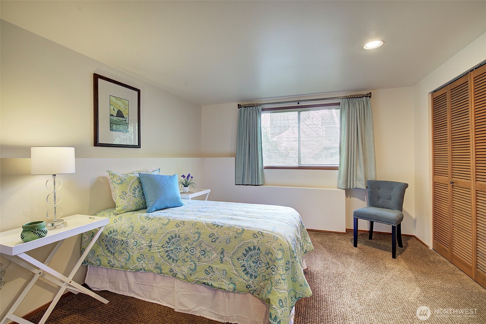 9430 Hoeder Lane Bothell, WA 98011 - Photo 27 of 39 a bedroom with a bed and a lamp