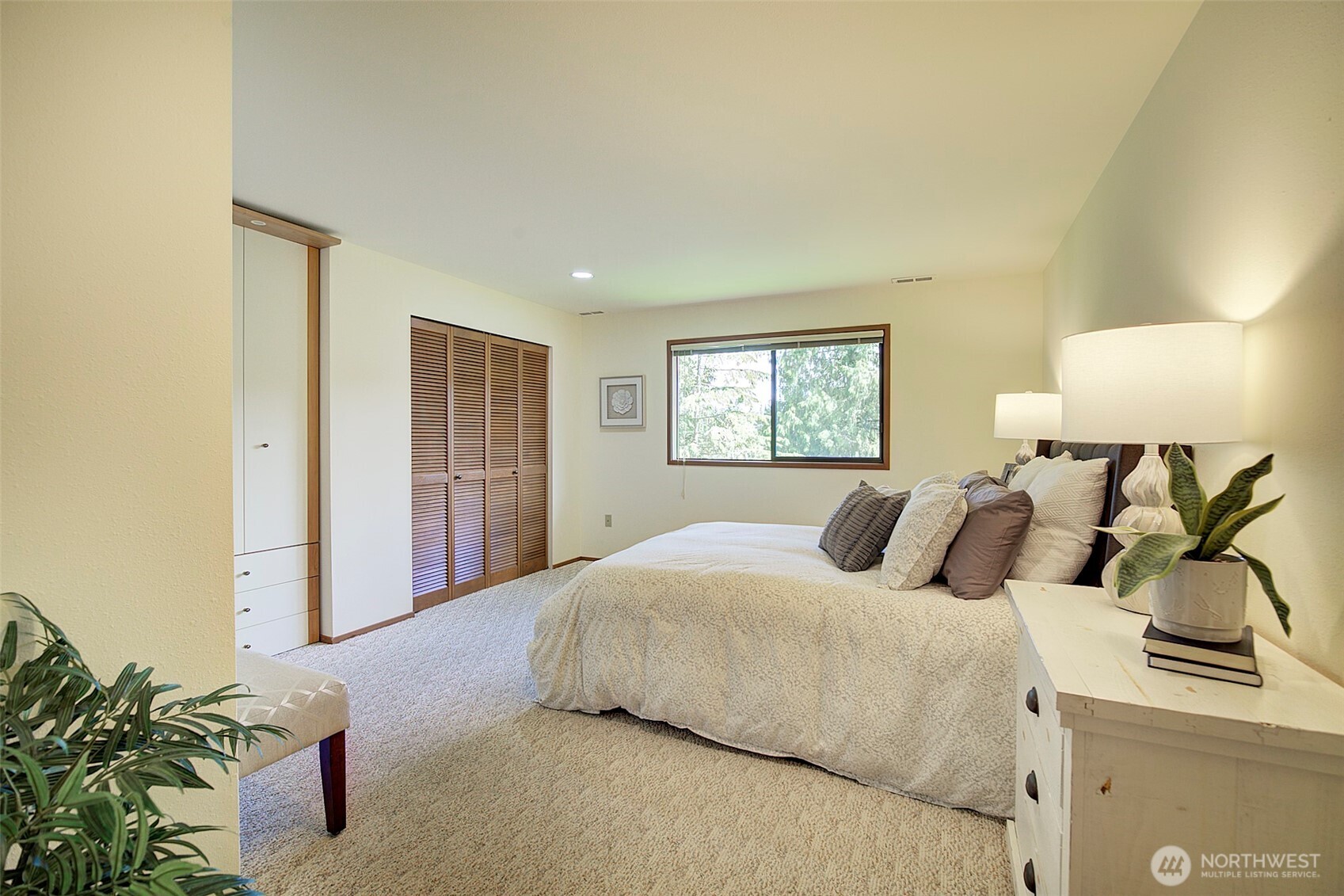 9430 Hoeder Lane Bothell, WA 98011 - Photo 28 of 39 a bedroom with a large bed and a lamp