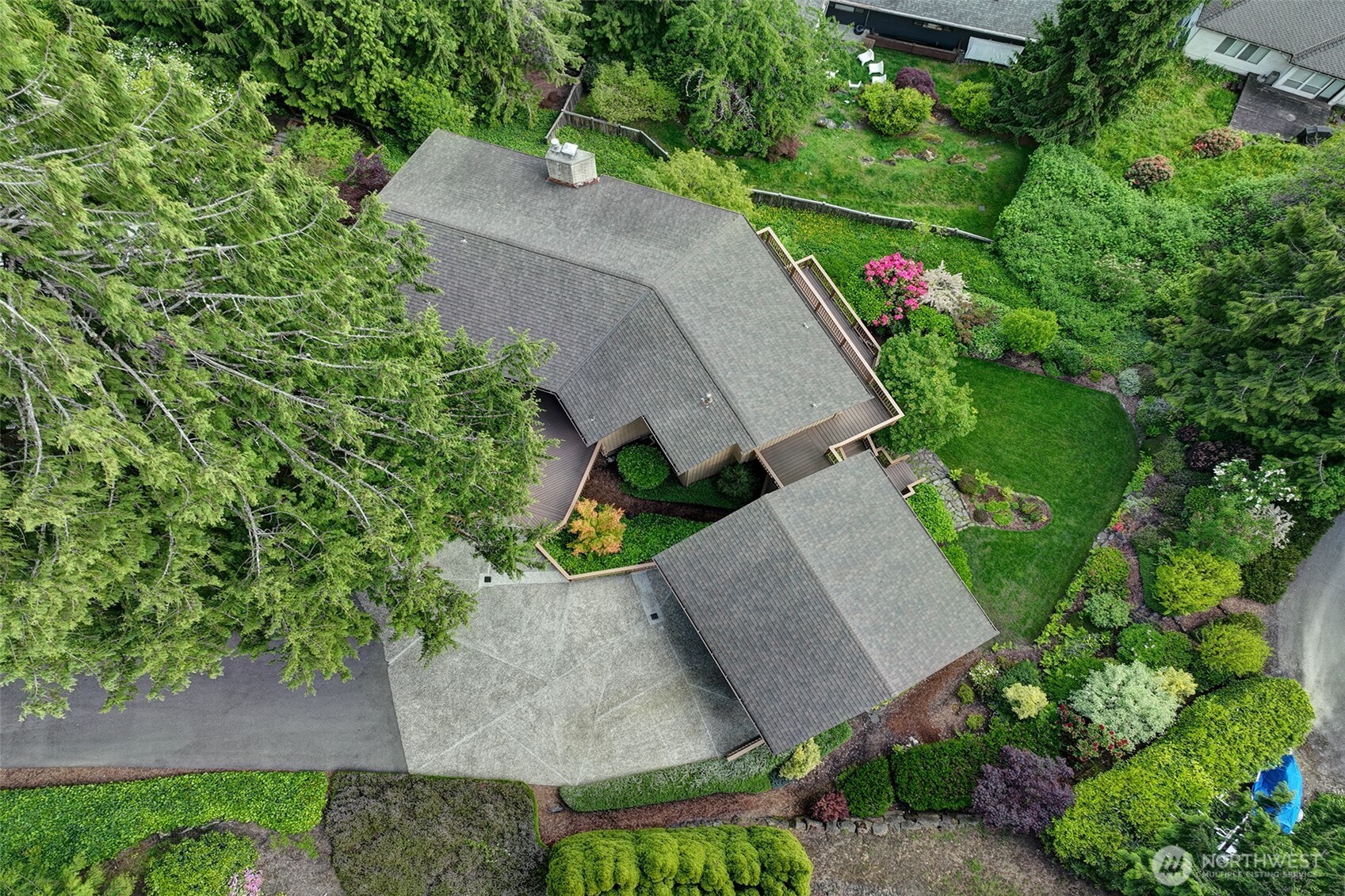 9430 Hoeder Lane Bothell, WA 98011 - Photo 35 of 39 an aerial view of a house