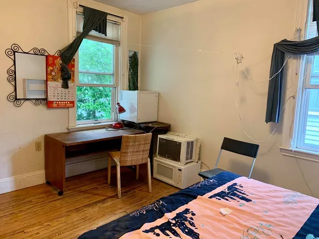 $2,975 | 236 Cypress Street, Unit 2, Brookline, MA 02445