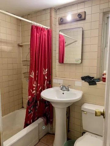 $2,975 | 236 Cypress Street, Unit 2, Brookline, MA 02445