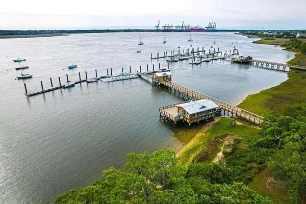 $3,400 | 200 River Landing Drive, Unit D202, Daniel Island, SC 29492