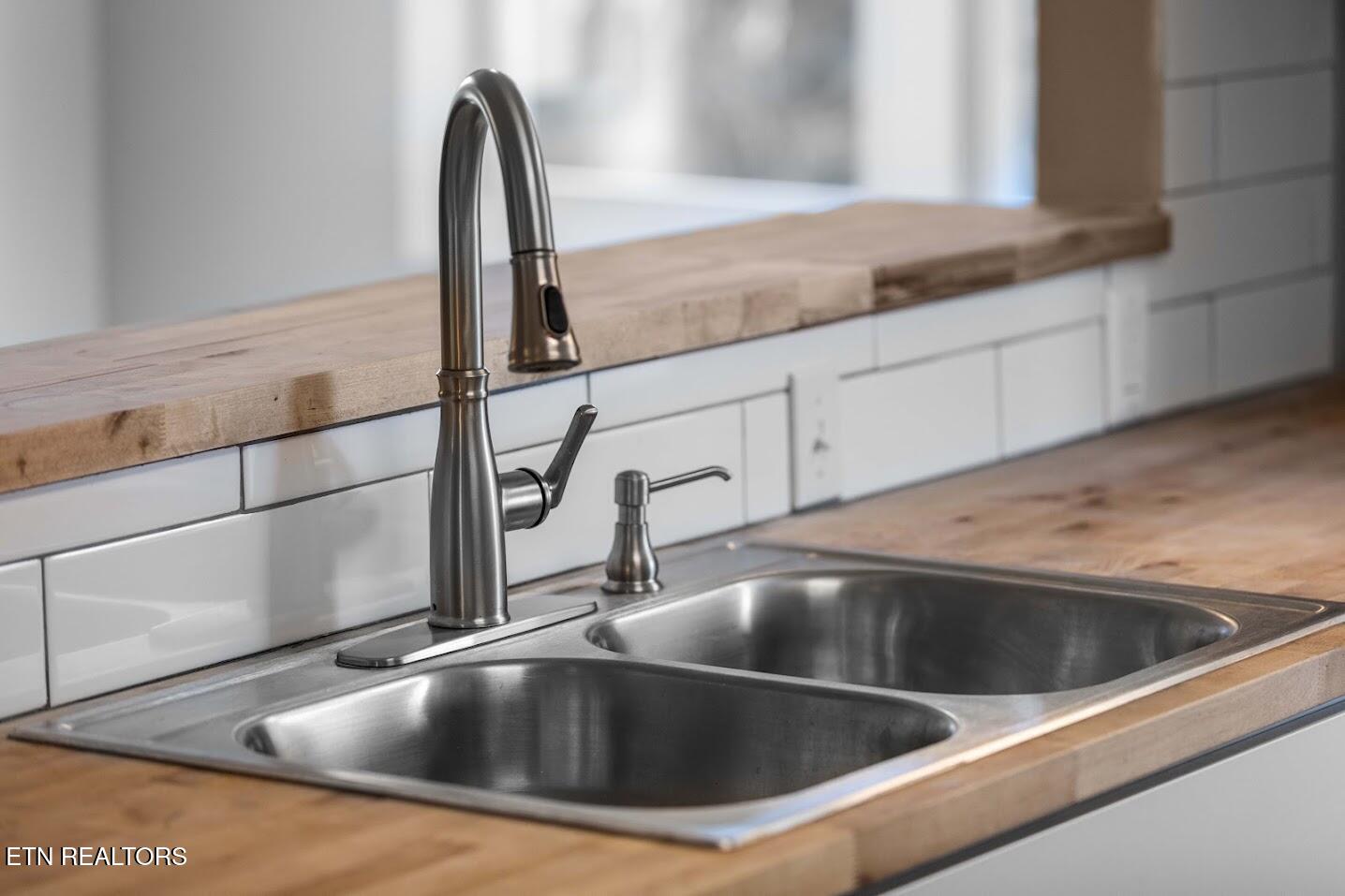 104 Macon Lane Oak Ridge, TN 37830 - Photo 10 of 36 030A8123