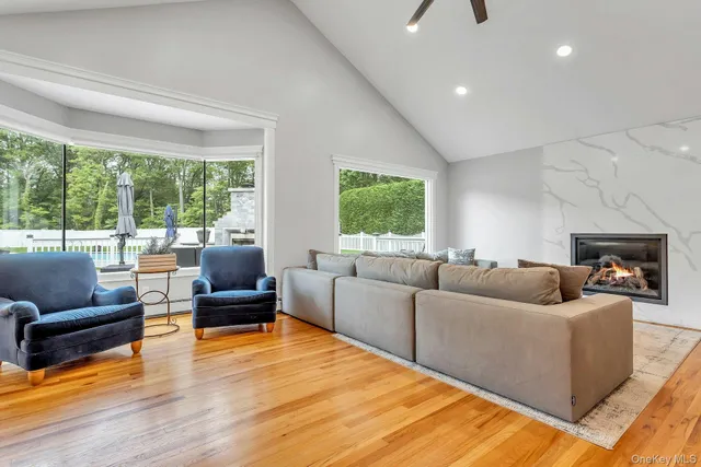 $2,050,000 | 21 Buttonwood Drive, Dix Hills, NY 11746