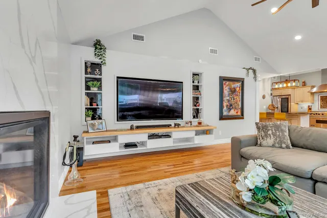 $2,050,000 | 21 Buttonwood Drive, Dix Hills, NY 11746