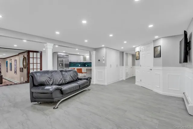 $2,050,000 | 21 Buttonwood Drive, Dix Hills, NY 11746