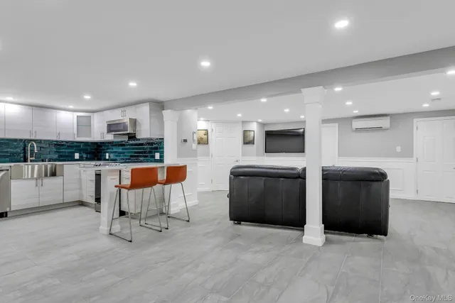 $2,050,000 | 21 Buttonwood Drive, Dix Hills, NY 11746