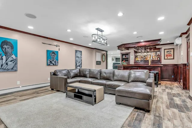 $2,050,000 | 21 Buttonwood Drive, Dix Hills, NY 11746