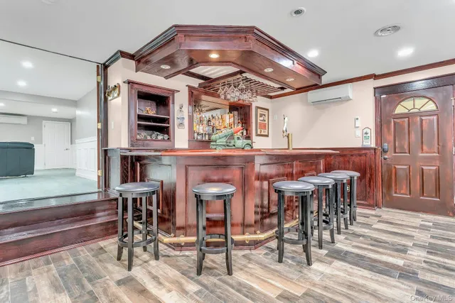 $2,050,000 | 21 Buttonwood Drive, Dix Hills, NY 11746