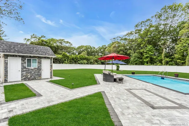 $2,050,000 | 21 Buttonwood Drive, Dix Hills, NY 11746