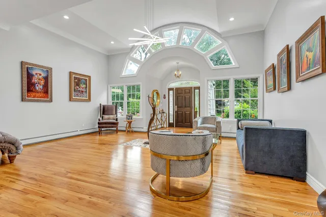 $2,050,000 | 21 Buttonwood Drive, Dix Hills, NY 11746