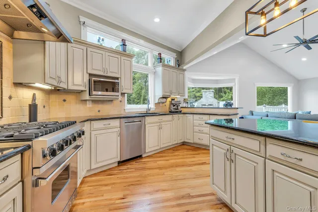 $2,050,000 | 21 Buttonwood Drive, Dix Hills, NY 11746