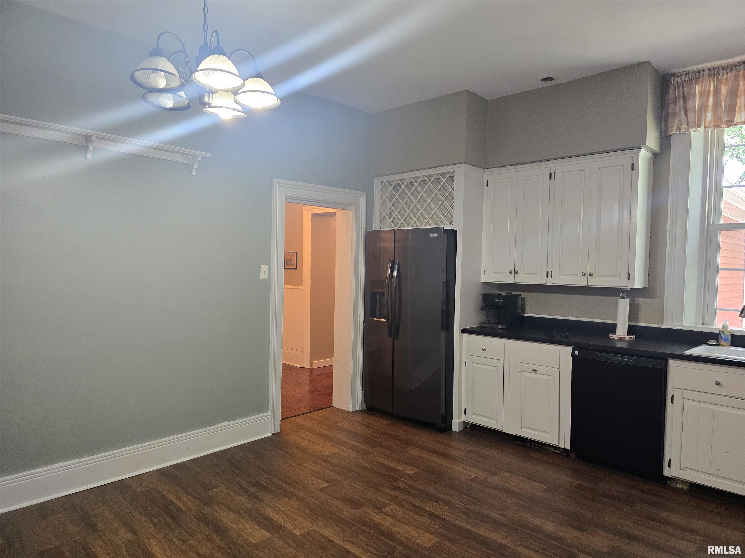 239 West Chestnut Street Canton, IL 61520 - Photo 20 of 83