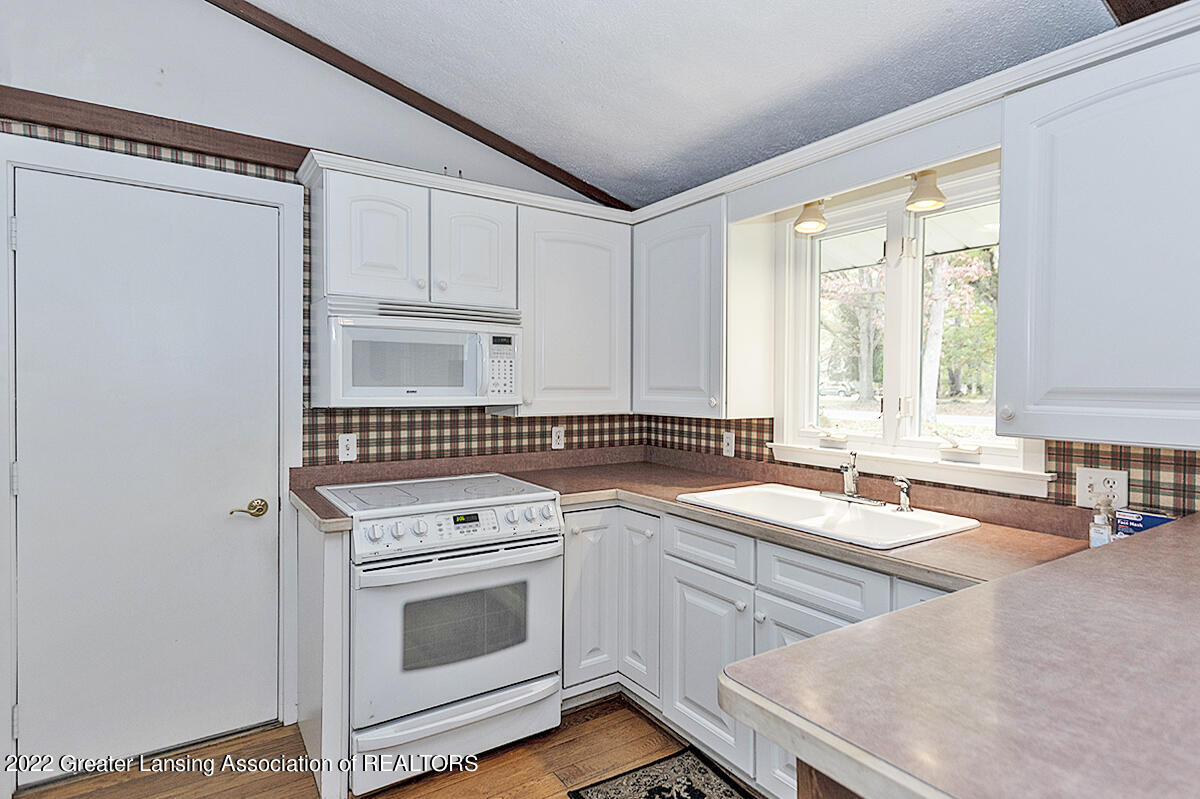 4558 Meridian Road Williamston, MI 48895 - Photo 9 of 29 06