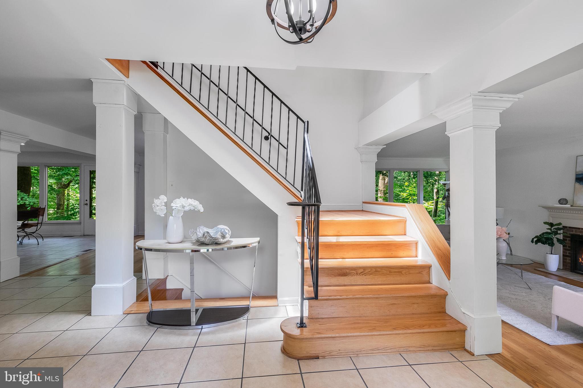 4054 North 41st Street McLean, VA 22101 - Photo 2 of 45 Welcoming foyer