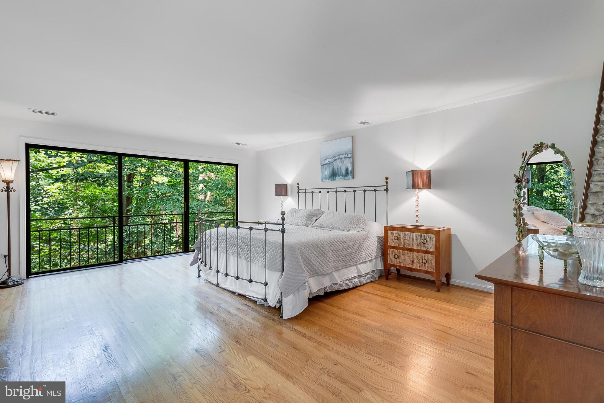 4054 North 41st Street McLean, VA 22101 - Photo 23 of 45 Owner suite overlooking backyard