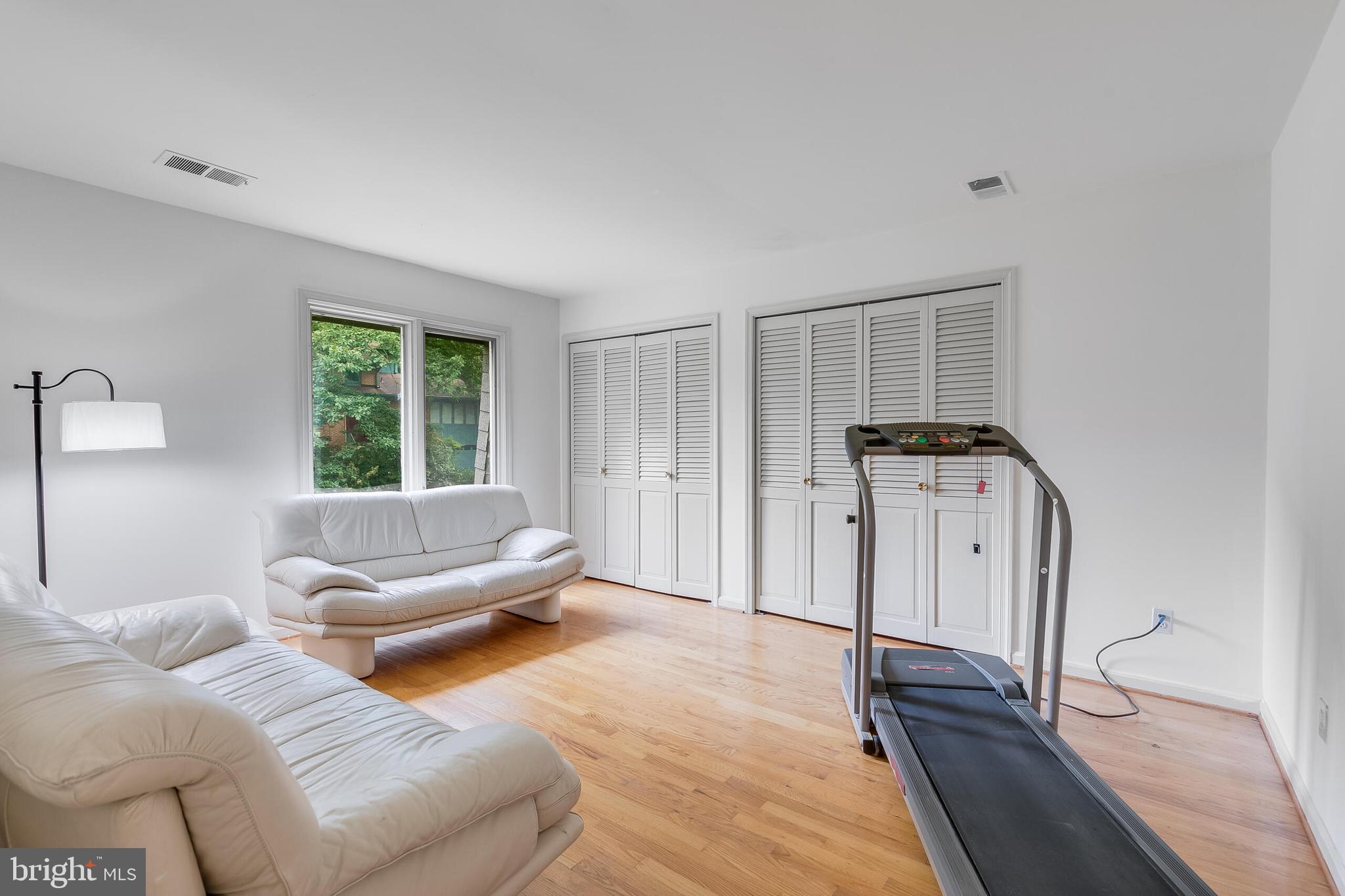 4054 North 41st Street McLean, VA 22101 - Photo 35 of 45 Upper level bedroom/sitting room