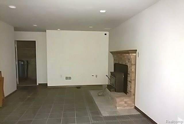 6952 Lothrop Road Imlay City, MI 48444 - Photo 3 of 11 5.jpg