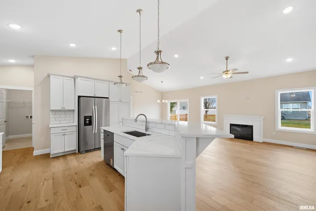 $425,000 | 1304 West Hillcrest Drive, Chillicothe, IL 61523