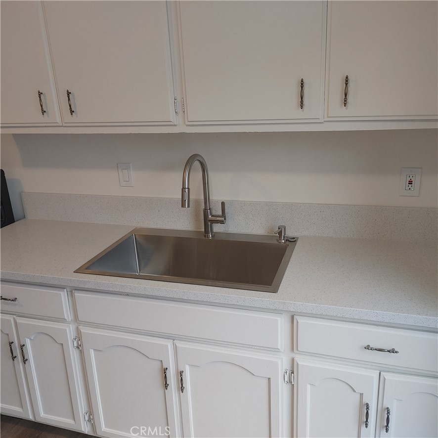 1860 South Vía Bandera Whittier, CA 90601 - Photo 15 of 39 kitchen