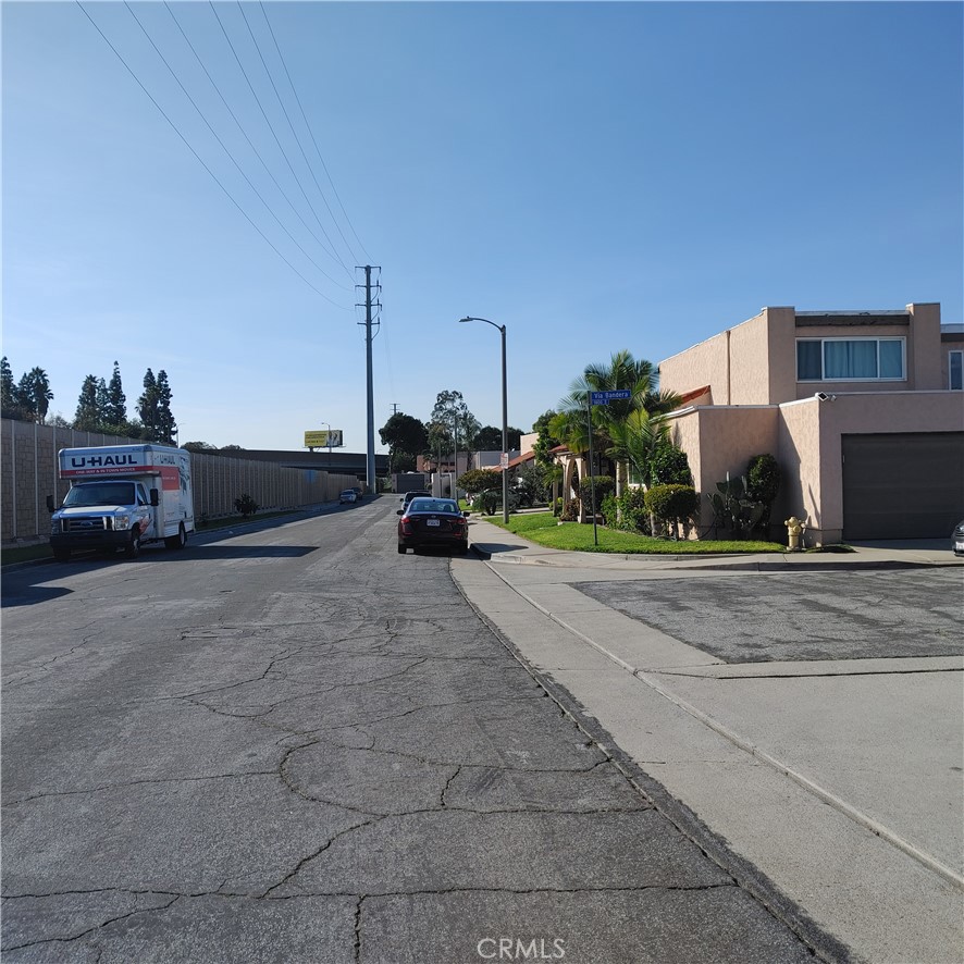 1860 South Vía Bandera Whittier, CA 90601 - Photo 33 of 39 soundwall