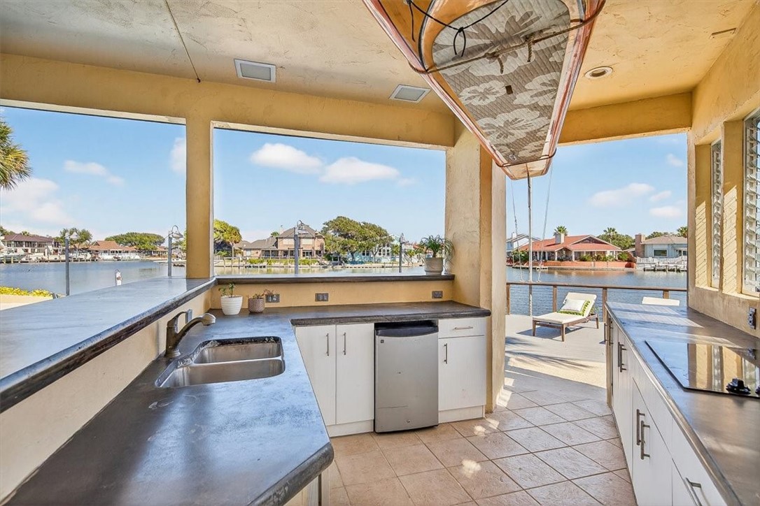 2303 Edgewater Court Rockport, TX 78382 - Photo 35 of 40